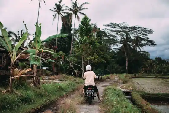 The nearest live streaming studio to each Bali district