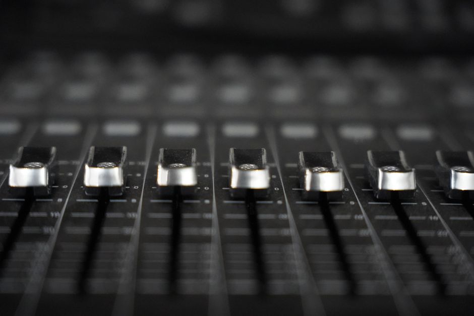 What moves a Bali podcast rate up or down