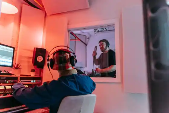 Ruang serbaguna vs studio suara khusus