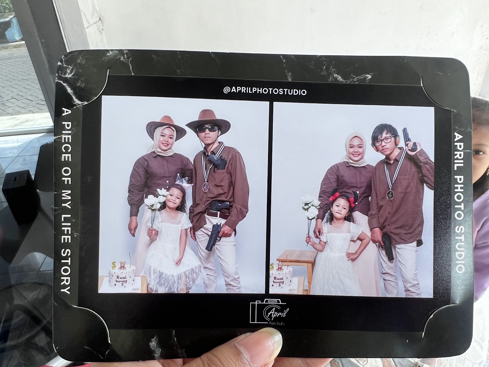 April Photo Studio (Photo Studio) — studio interior