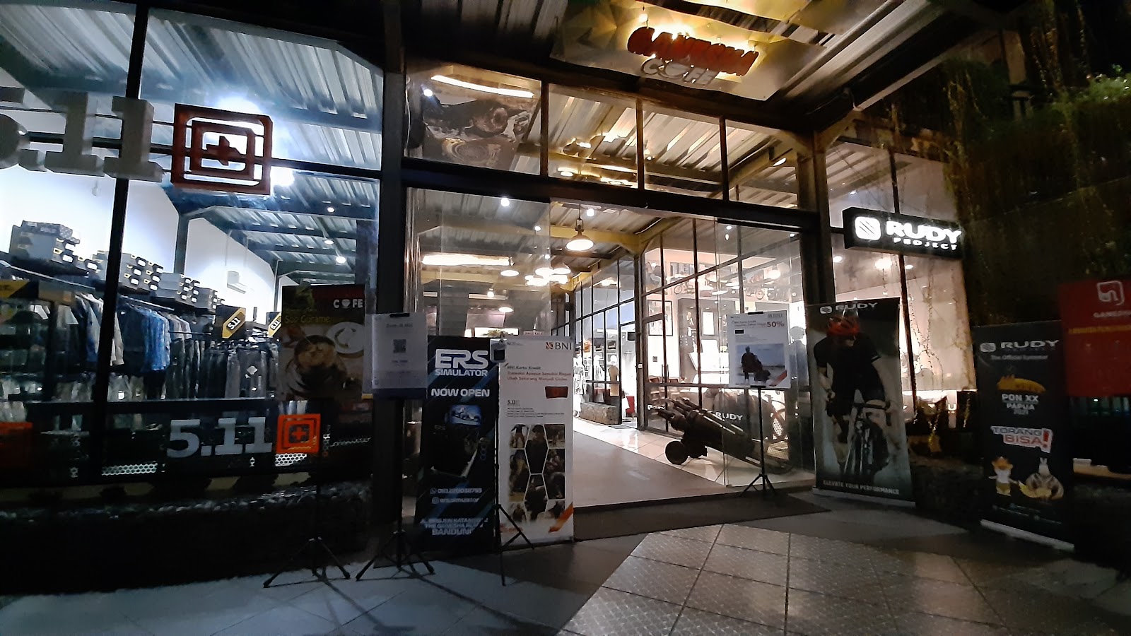 ERS Simulator Racing Studio — studio interior