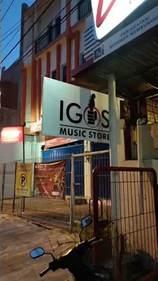 IGOS Music Shop & Studio — studio interior
