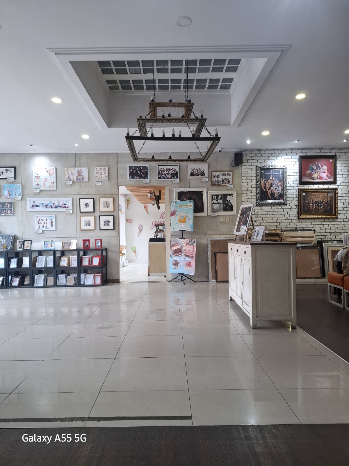 Papyrus Photo — studio interior