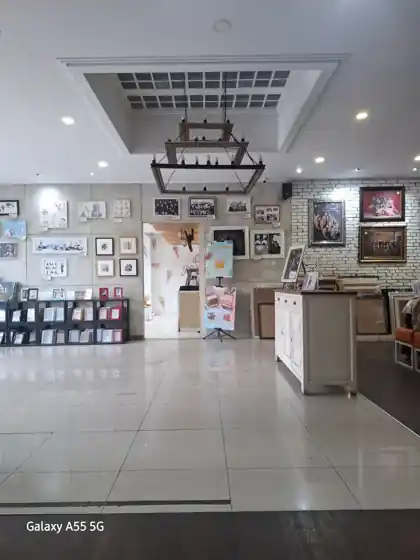 Papyrus Photo — studio interior
