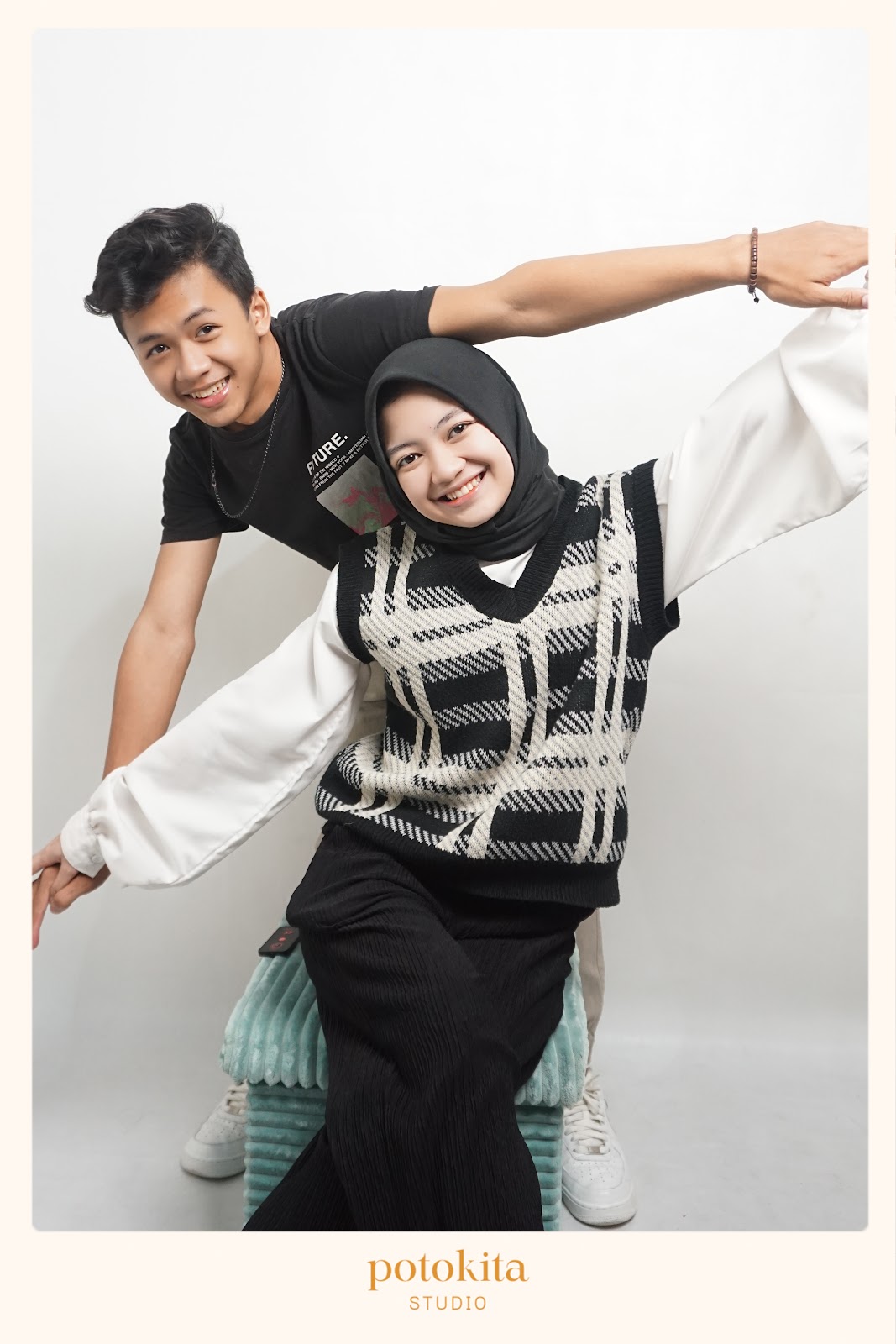 Self Photo Studio - Potokita & Photostrip Flipbook Surabaya — studio interior