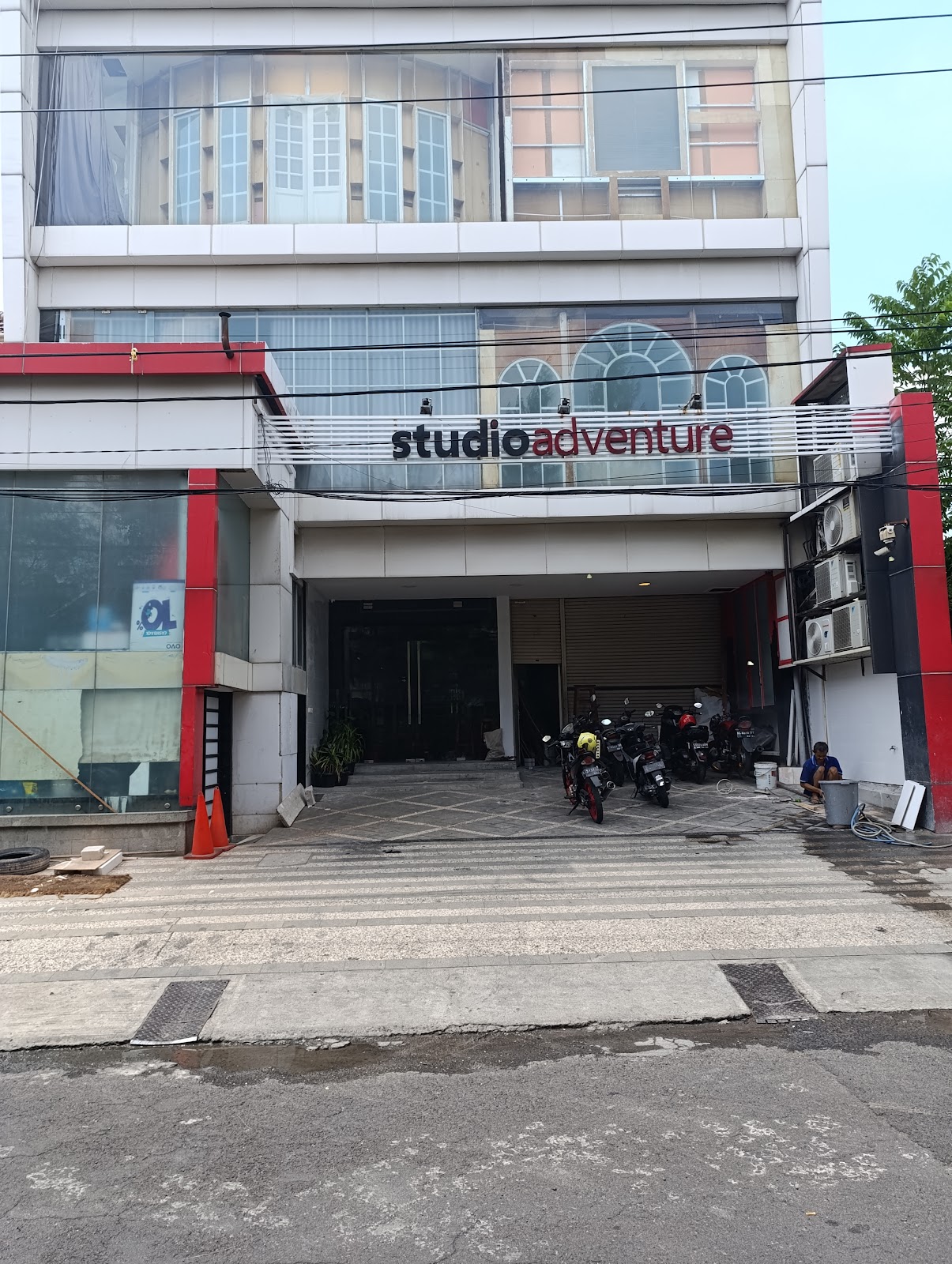 Studio Adventure — studio interior